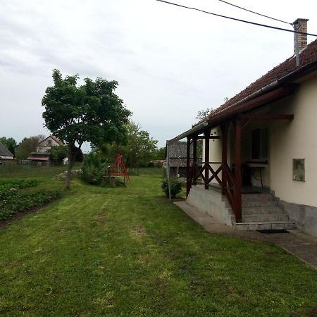 Öregakác Vendégház Tiszaladány Exterior foto