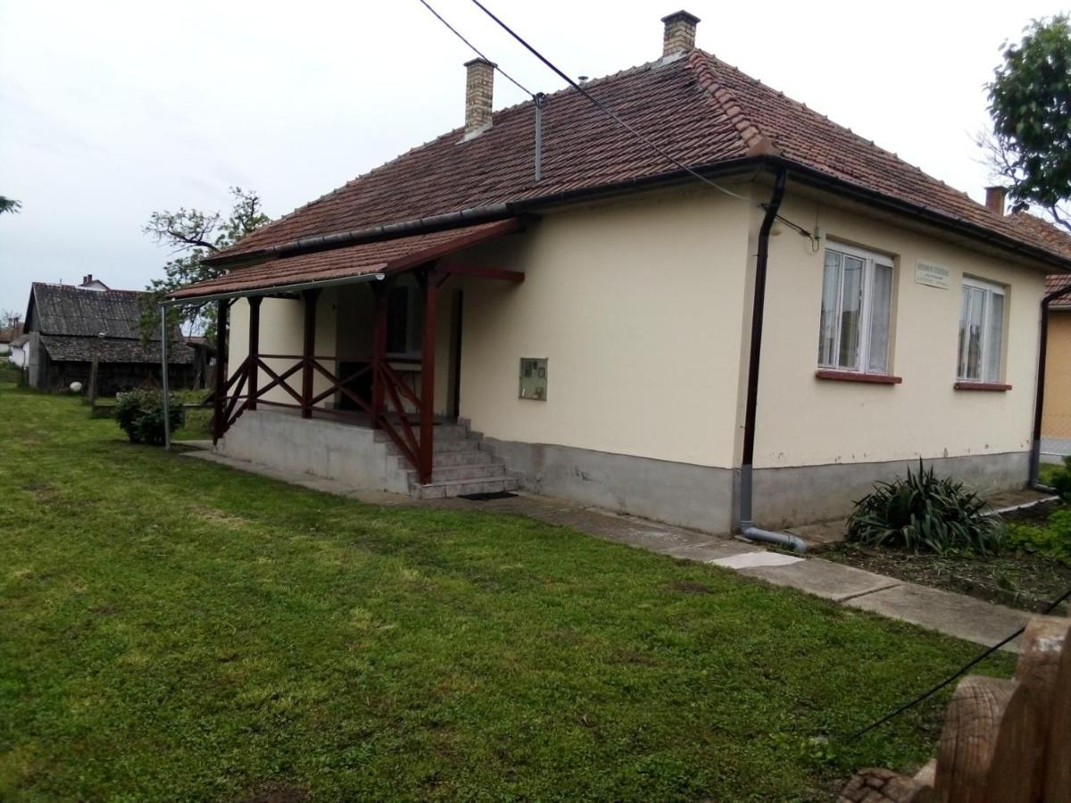 Öregakác Vendégház Tiszaladány Exterior foto